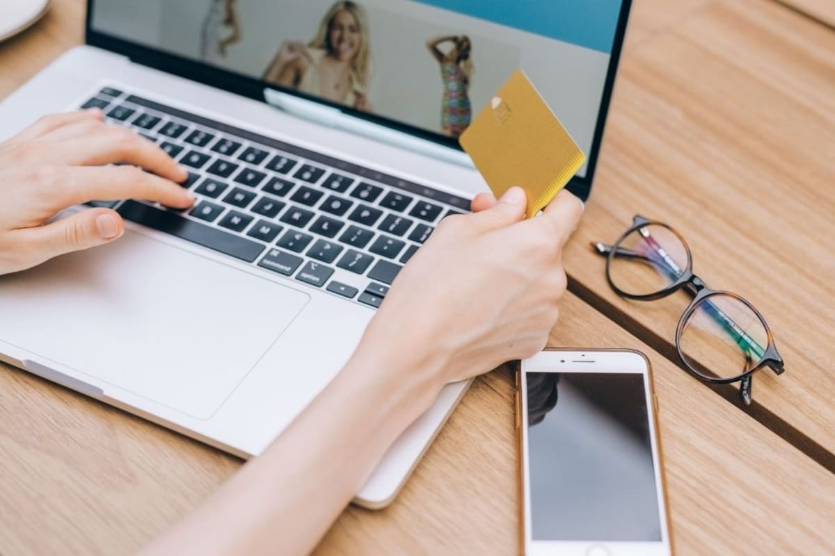 Por qué debes evitar usar tu tarjeta de nómina en compras por internet y cómo la estrategia del saldo cero protege tu dinero de ciberdelincuentes