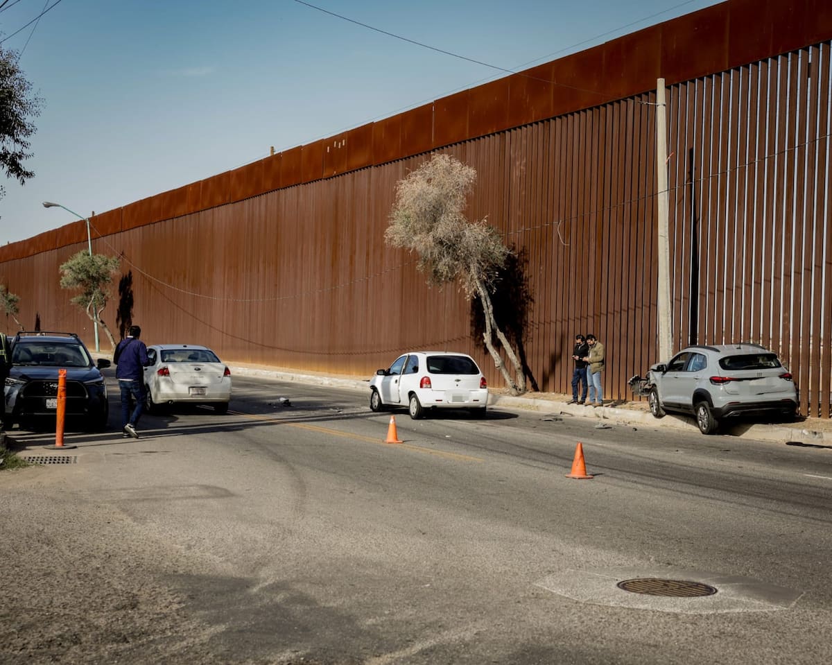 Un accidente de tránsito ocasionado por una invasión de carril provocó daños materiales la mañana de este jueves l Foto: Javier Gallegos