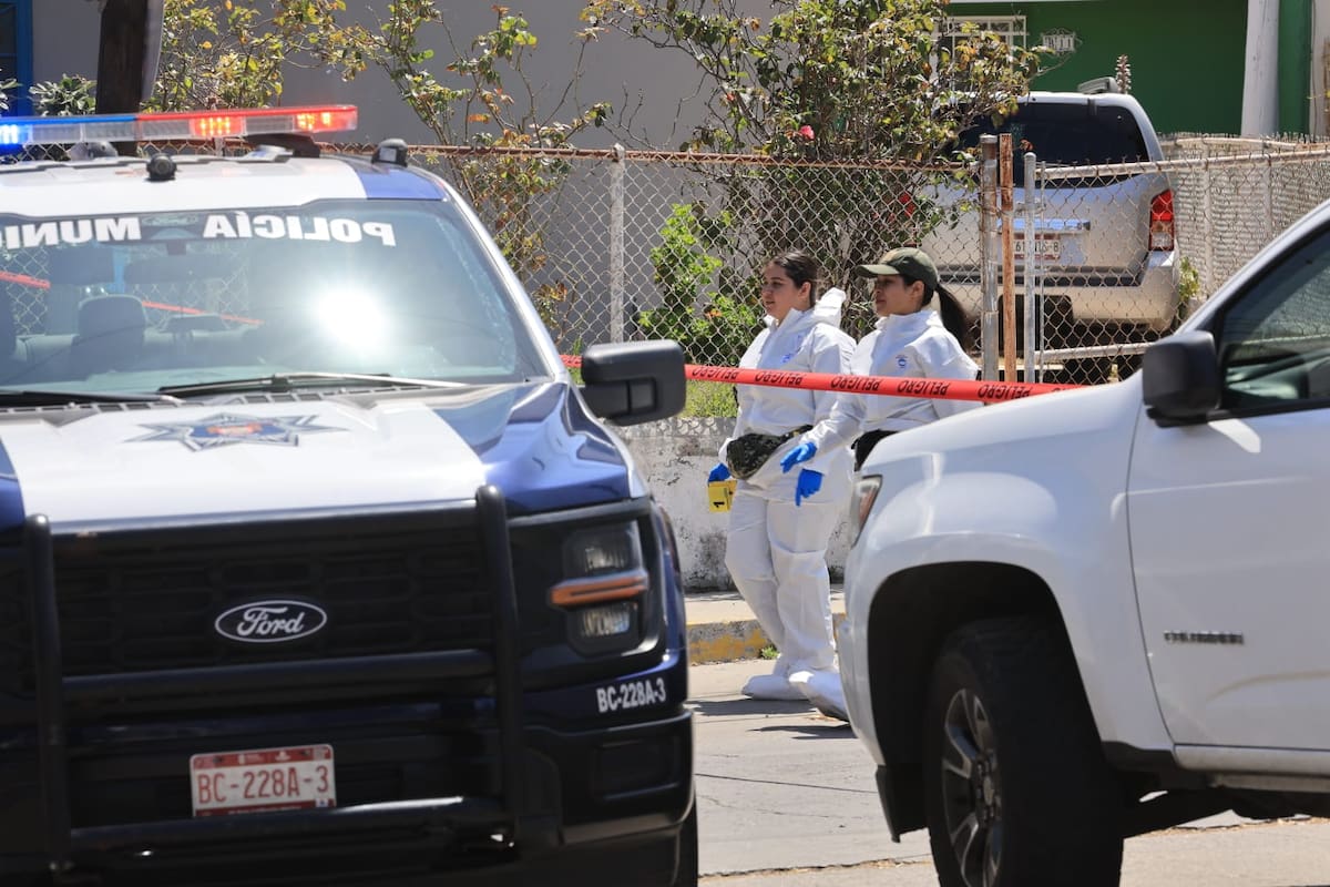 La víctima, de aproximadamente 70 años, fue atacada a balazos mientras permanecía en su automóvil en la zona del Rubí; no hay detenidos. Foto: Sergio Ortiz