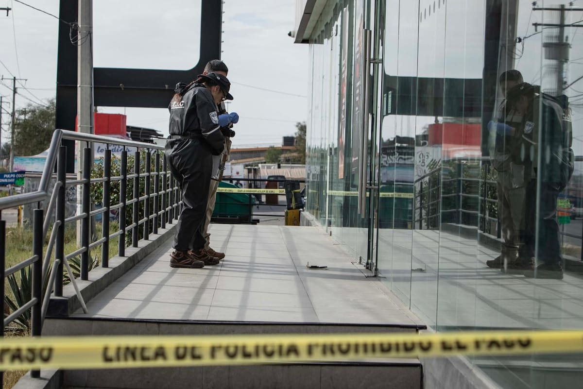 Un sujeto armado habría cometido un robo en una sucursal de HSBC y huyó en motocicleta, lo que derivó en un operativo de autoridades federales y municipales. Foto: Border Zoom