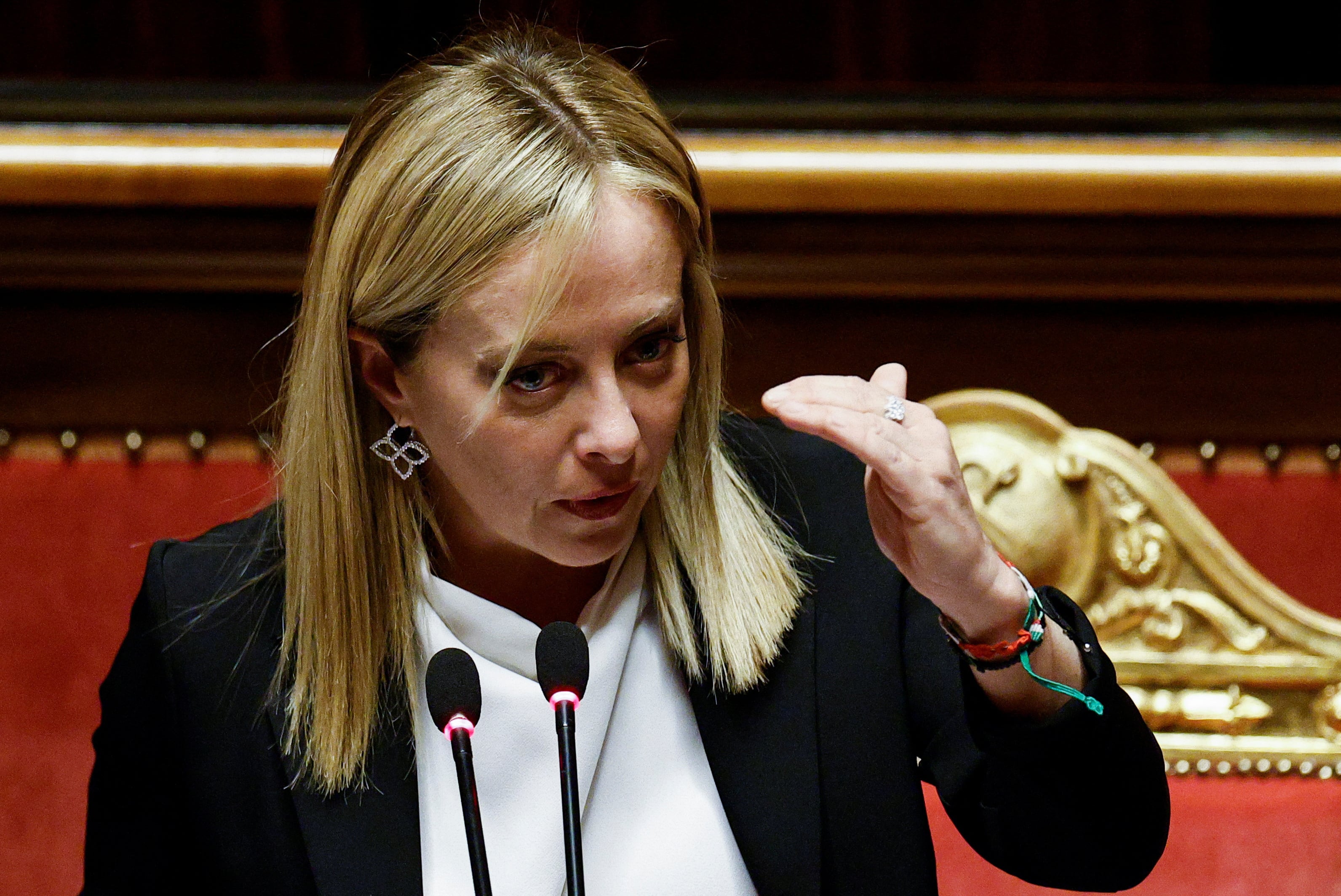 FOTO DE ARCHIVO. La primera ministra de Italia, Giorgia Meloni, habla durante una sesión de la cámara alta del parlamento antes de una votación de confianza para el nuevo gobierno, en Roma, Italia. 26 de octubre de 2022. REUTERS/Guglielmo Mangiapane