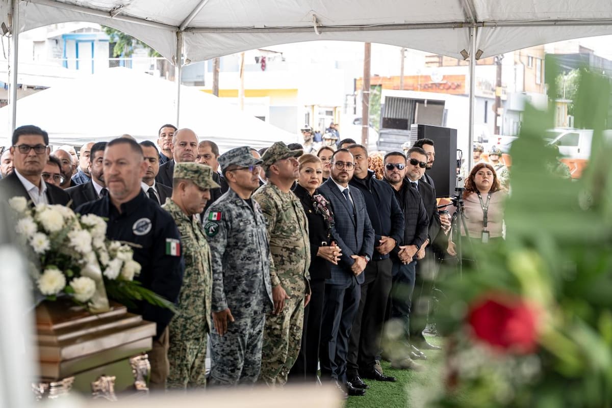 La FGE rindió homenaje póstumo a Humberto Martínez, agente asesinado en Tijuana tras 11 años de servicio. Foto: Border Zoom