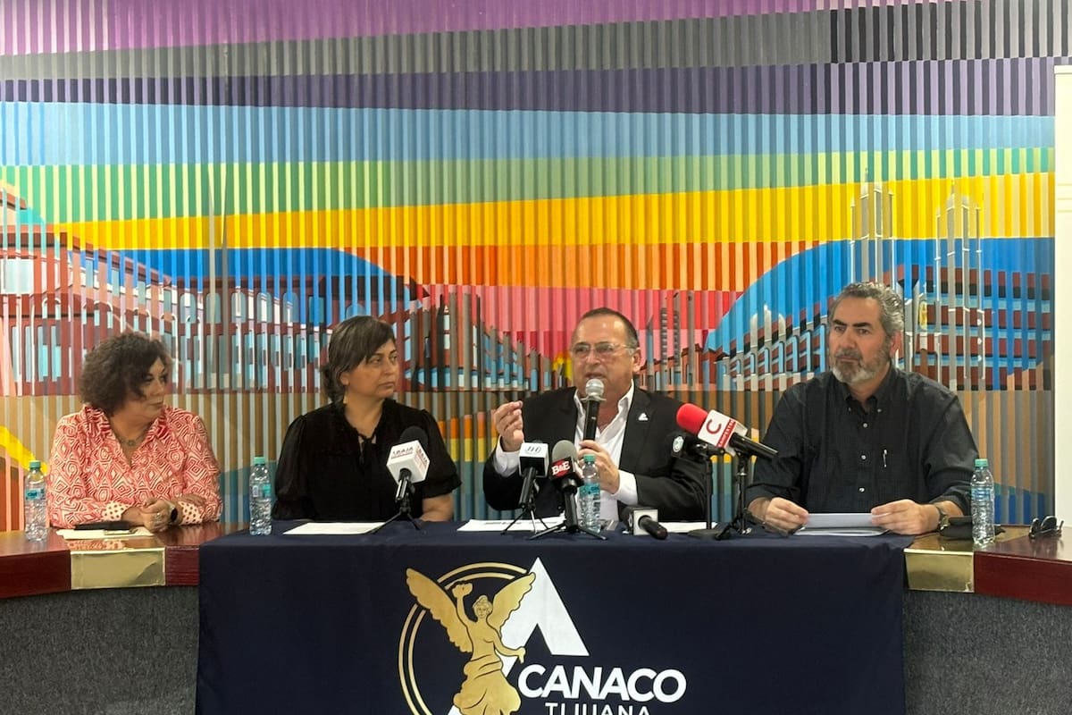 Operativo en Tijuana busca regular comercio y uso de banquetas en Zona Centro