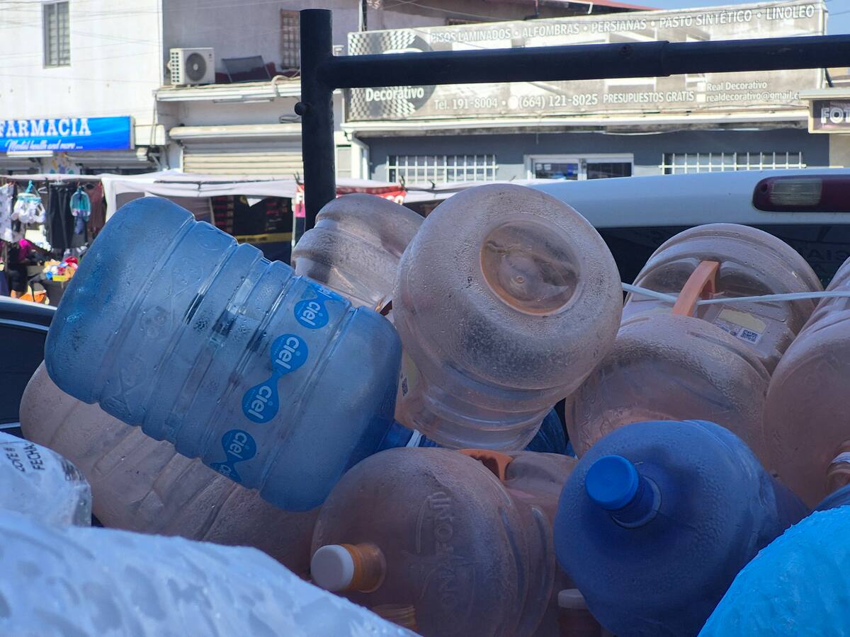 Trabajadores de la colonia Buena Vista reportaron largas filas y un aumento en la venta de agua durante los últimos días. Foto: Michelle Castillo.