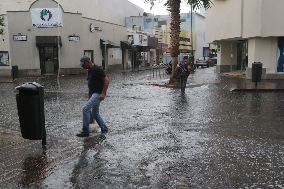 Hermosillo tiene hasta 90% de probabilidad de tormentas este viernes ante el posible ingreso de un frente frío, con lluvias fuertes y algunas inundaciones en vialidades