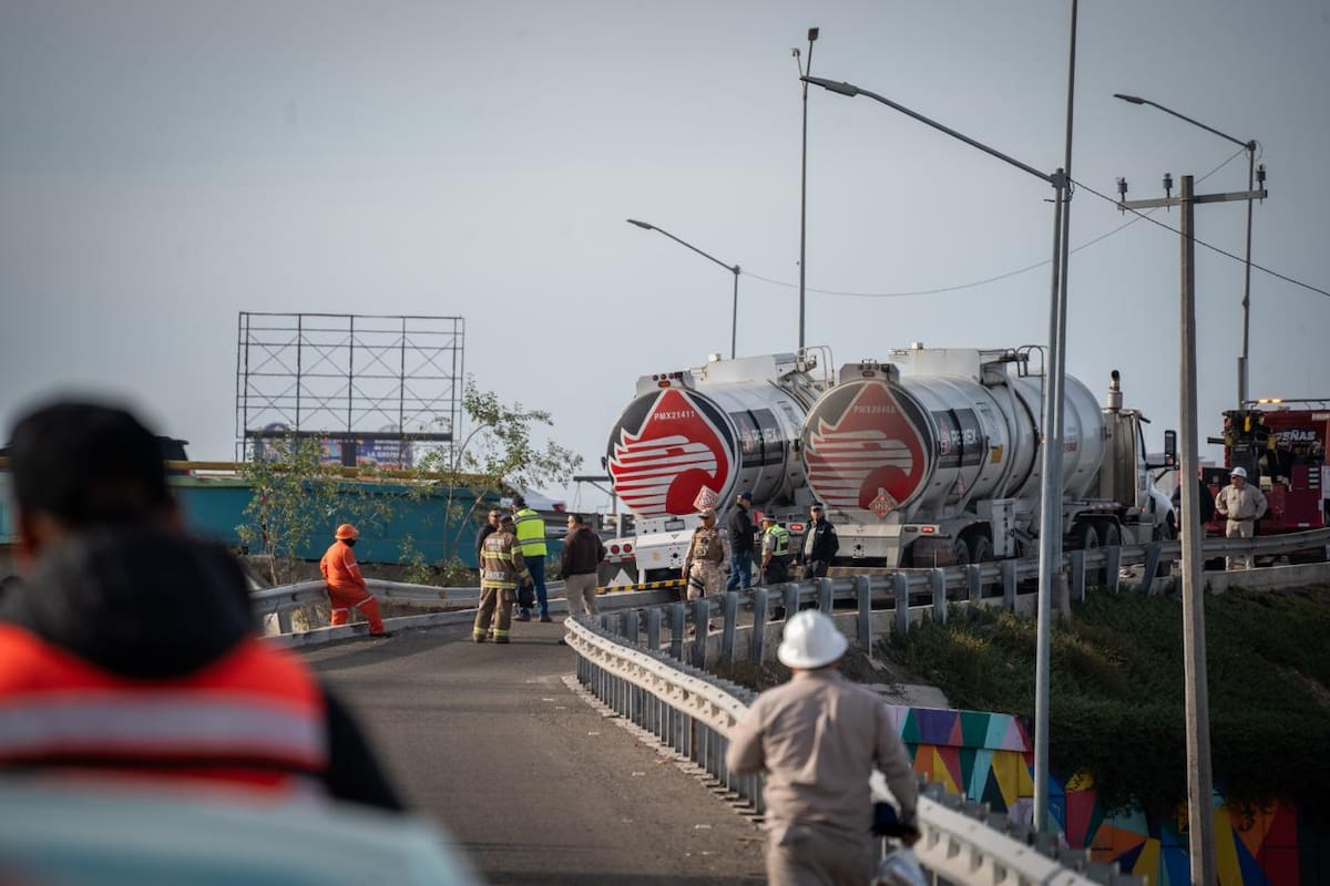 El acceso al puente Machado fue cerrado de forma preventiva mientras se realizaban maniobras para evitar riesgos mayores. Foto: Border Zoom