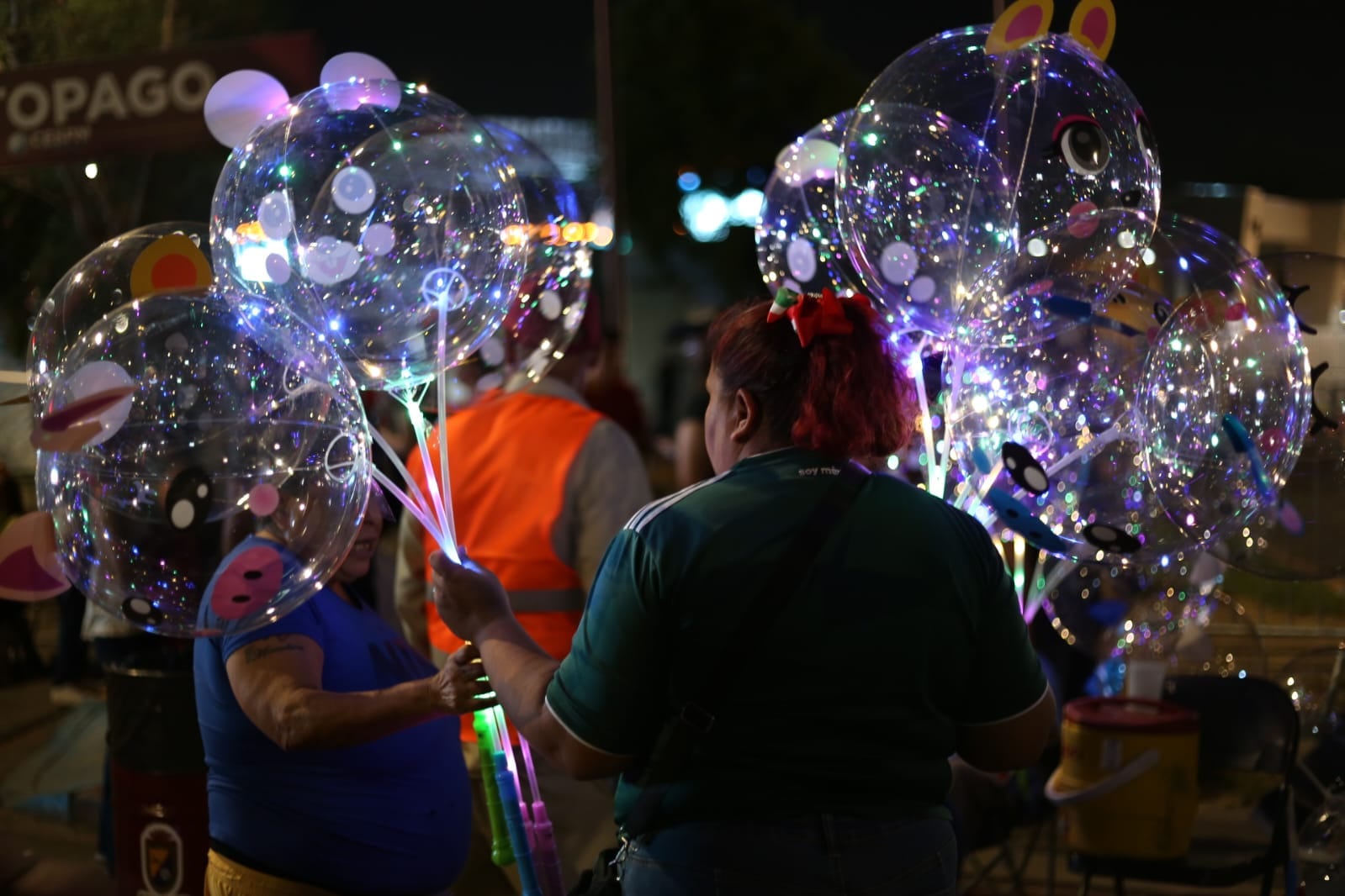 Imagen de comerciantes durante el Grito de Independencia en Mexicali. | Foto: Saúl Martínez