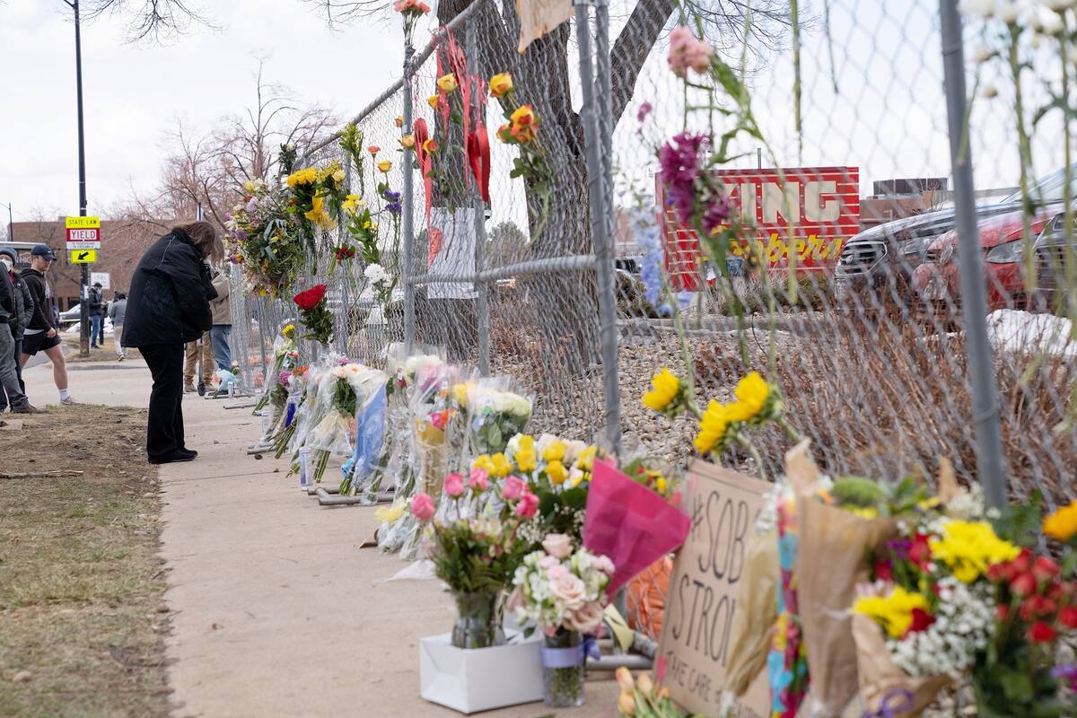 Asesino de diez en Colorado compró arma 6 días antes