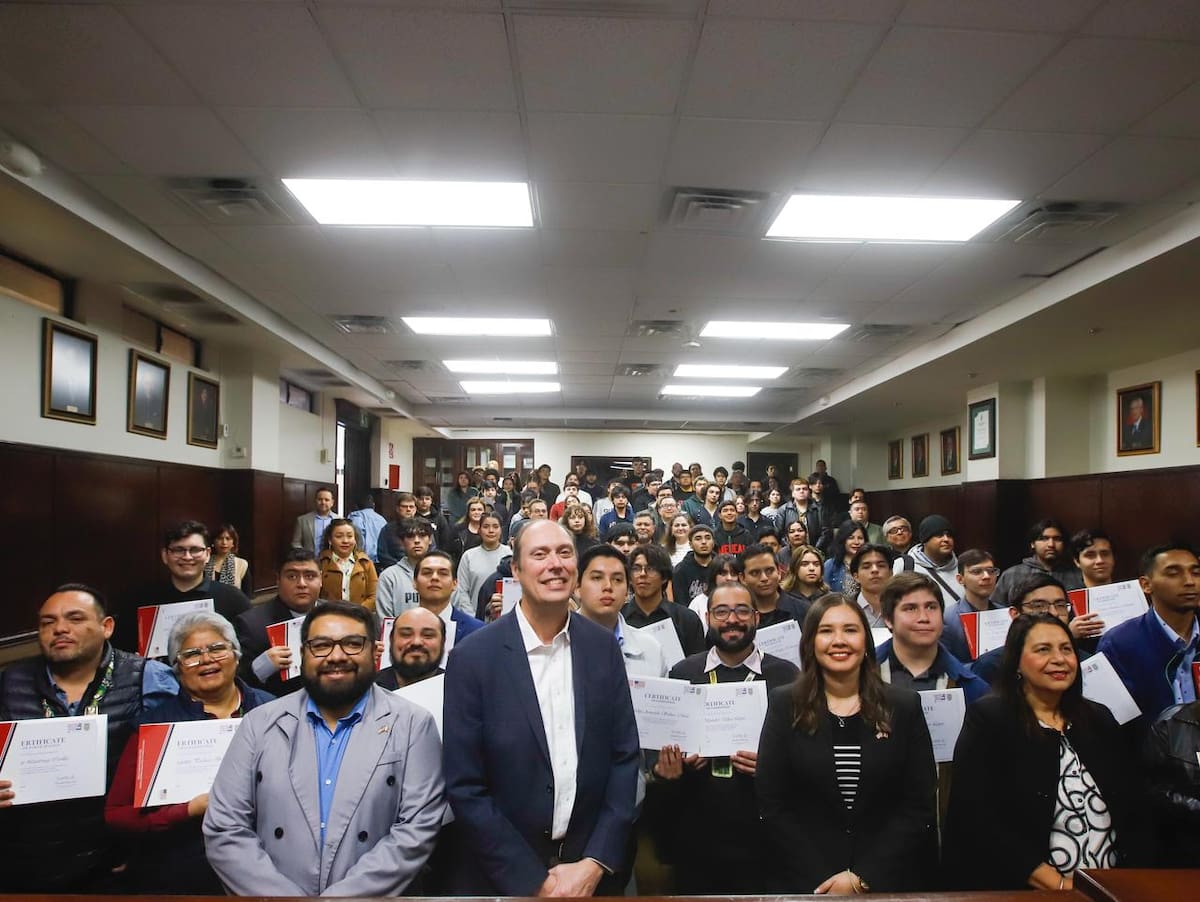 El programa E3 tuvo como objetivo fortalecer la preparación laboral de estudiantes del sector de semiconductores en México. Foto: Cortesia