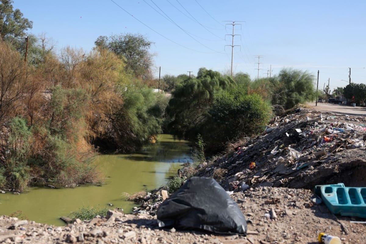 De lo verde al basurero; el contraste de los drenes en Mexicali