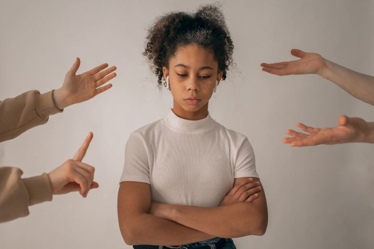 Por qué repetimos la crianza de nuestros padres sin notarlo y cómo los patrones aprendidos en la infancia influyen en la forma de educar, reaccionar y relacionarnos emocionalmente con nuestros hijos