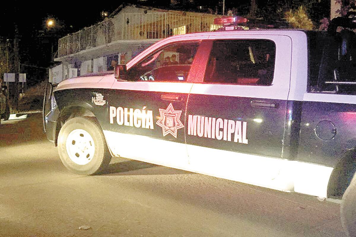Madre de familia huye de madrugada con sus hijos