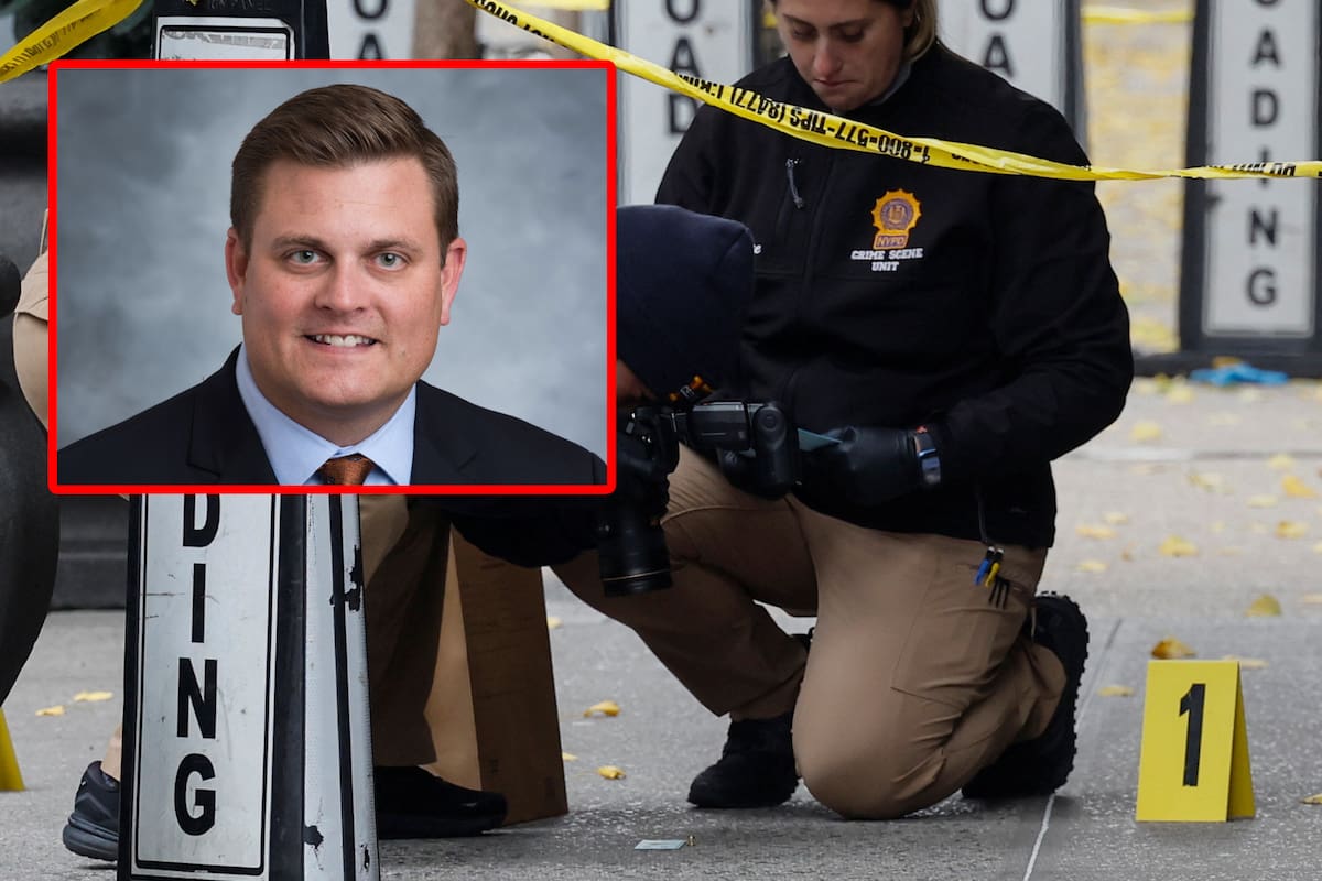 El asesinato de Brian Thompson, ejecutivo de UnitedHealth, en Manhattan ha dividido opiniones. Mientras algunos lo ven como un acto de justicia contra un sistema de seguros injusto, otros lamentan la violencia del crimen. Foto: Reuters
