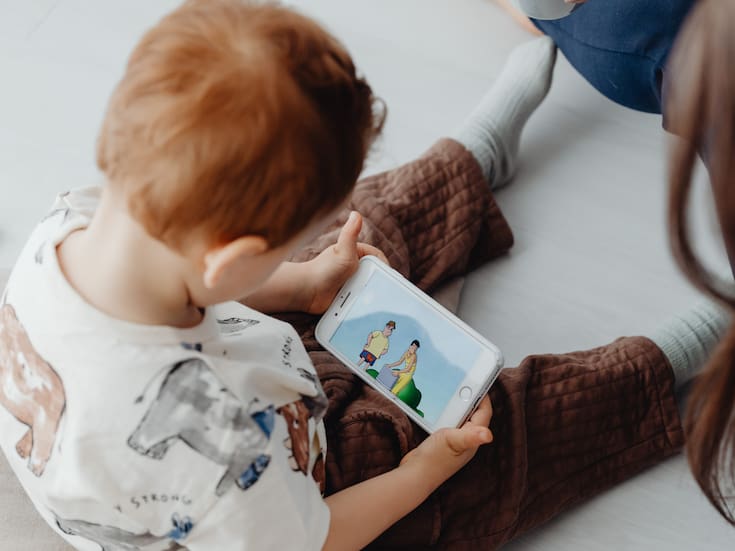 ¿A qué edad un niño debe tener su primer celular?