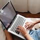 ¿Dejar la laptop conectada todo el tiempo la daña? Esto dicen expertos sobre el desgaste real de la batería