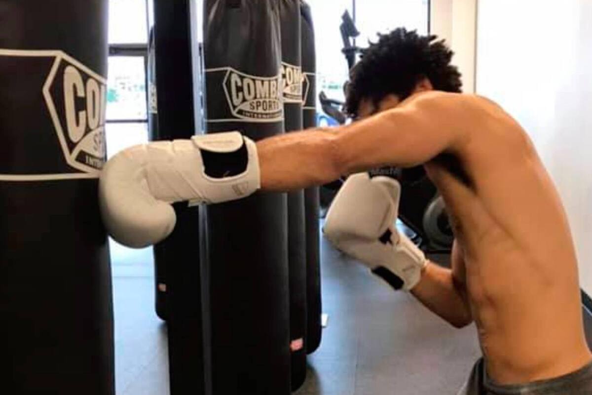 Peleador de artes marciales mixtas es arrestado por morder testículos de compañero de habitación