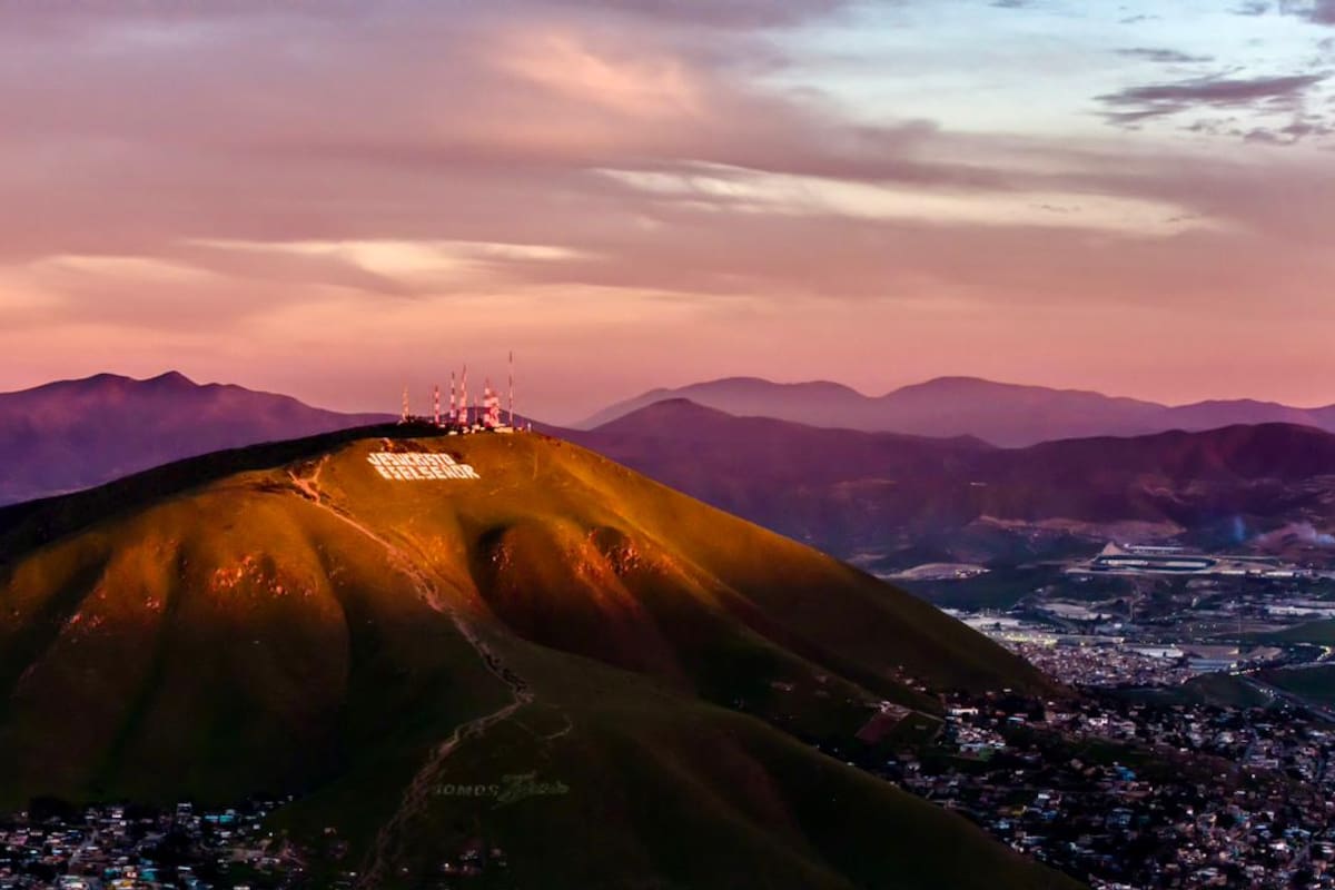 Atardecer invernal cubre de color el cielo de Tijuana