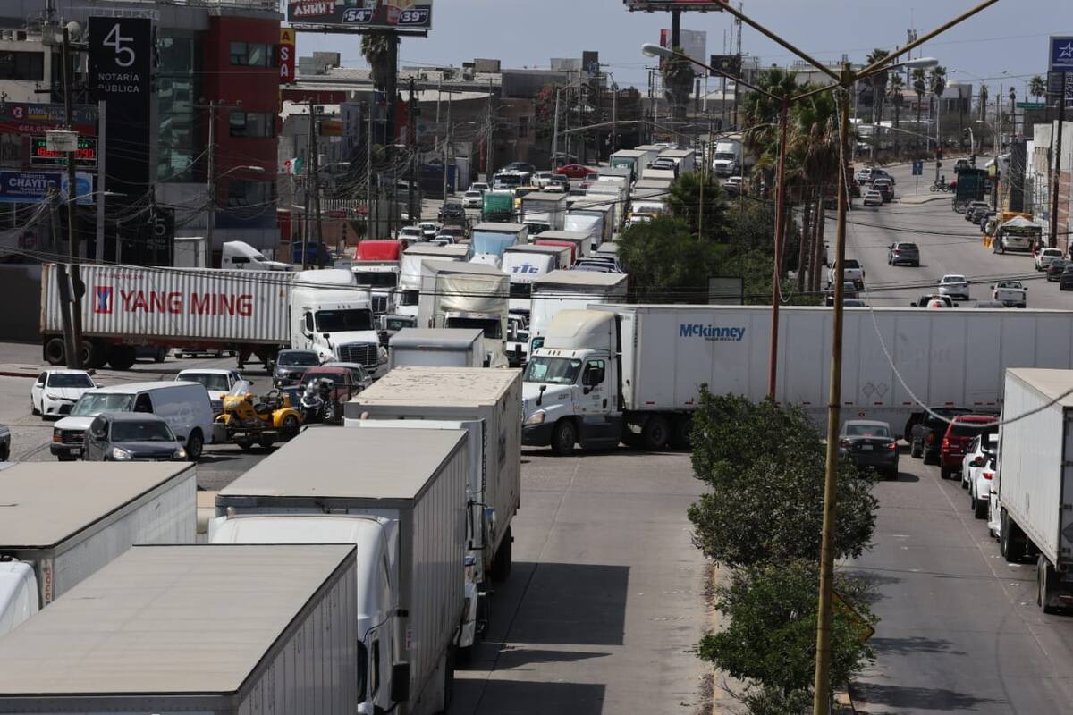 Genera caos un tiroteo en garita de exportación