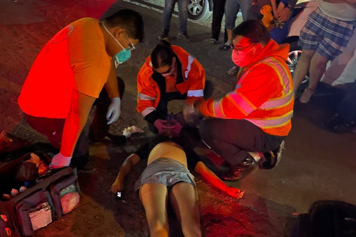 Adolescente queda gravemente herida tras caer de moto y ser abandonada por el conductor