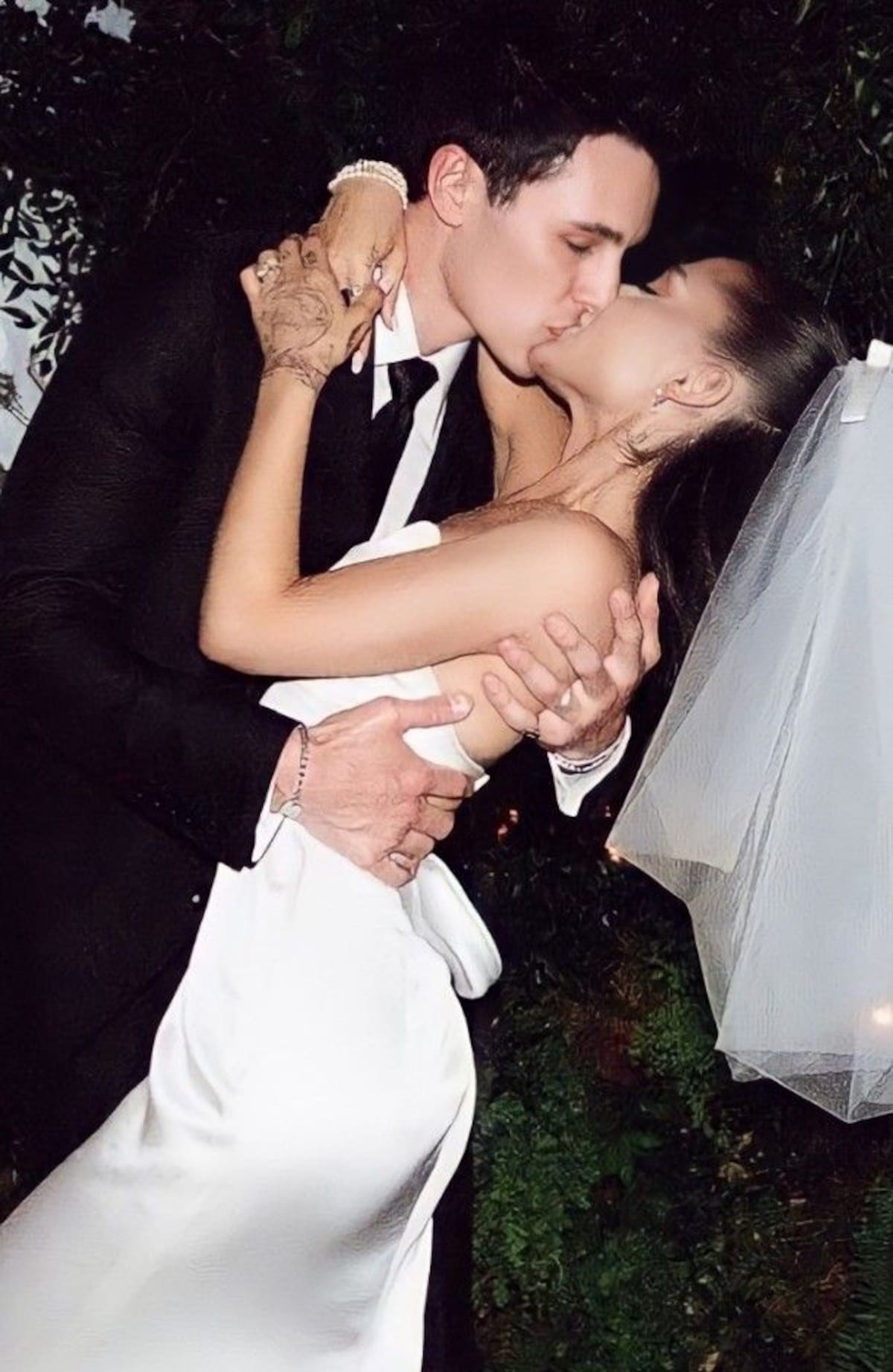 Ariana Grande también pasó por un divorcio con Dalton Gómez