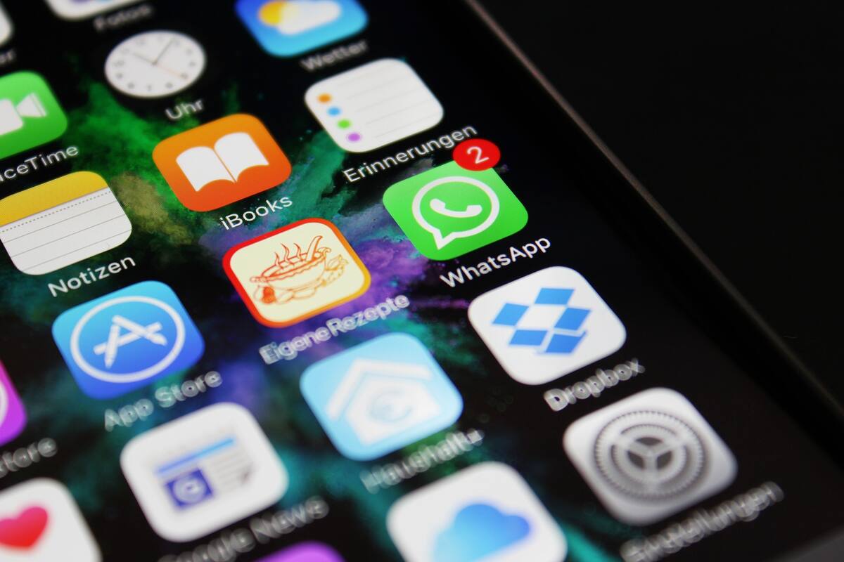 WhatsApp prueba rediseño que permite escuchar los mensajesantes de enviarlos