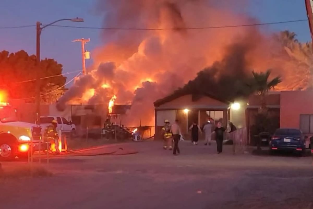 Incendio consume dos viviendas y un vehículo en el condado de Yuma