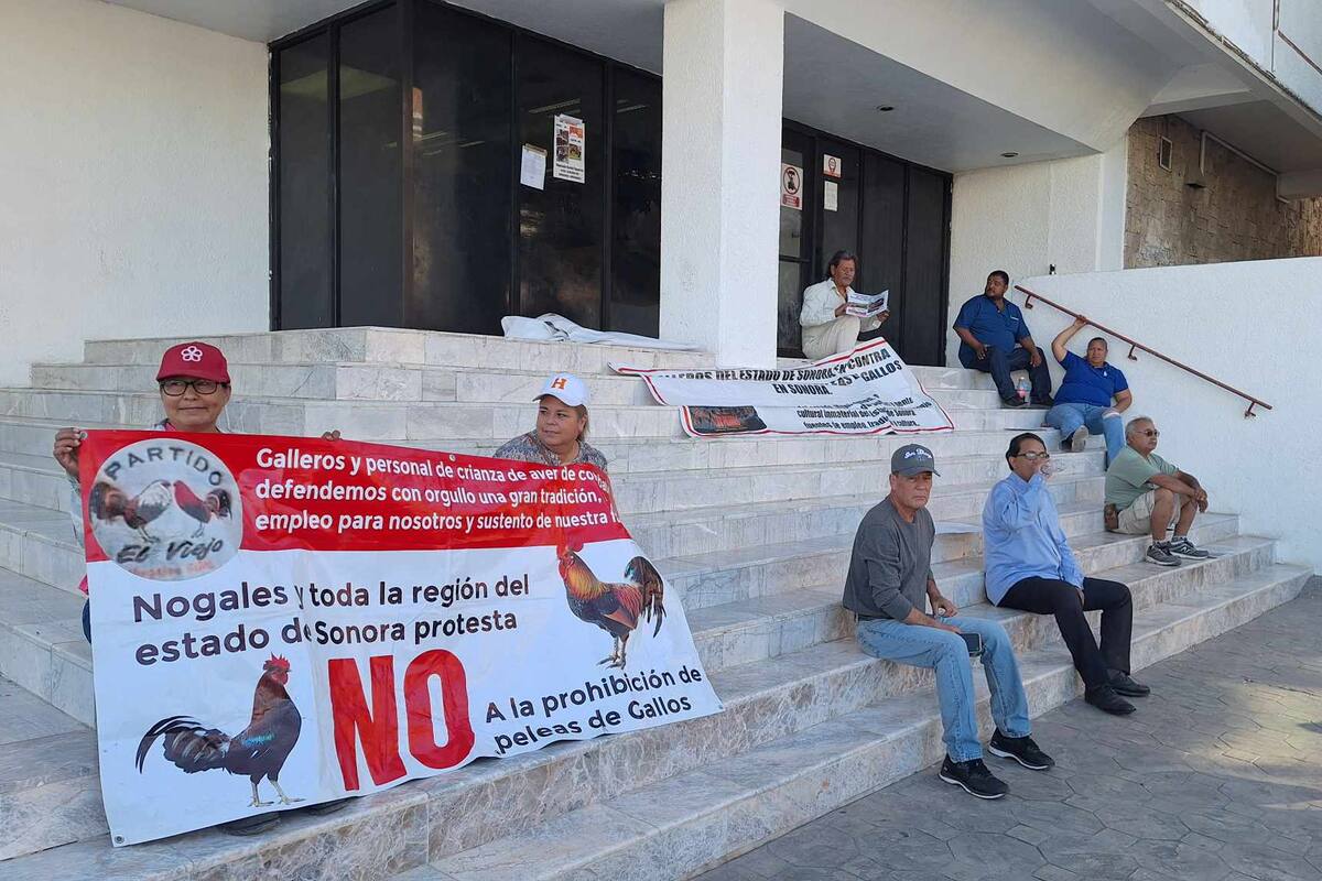 Galleros bloquean el tráfico en Calle Rosales y avenida Cucurpe desde las 07:30 horas