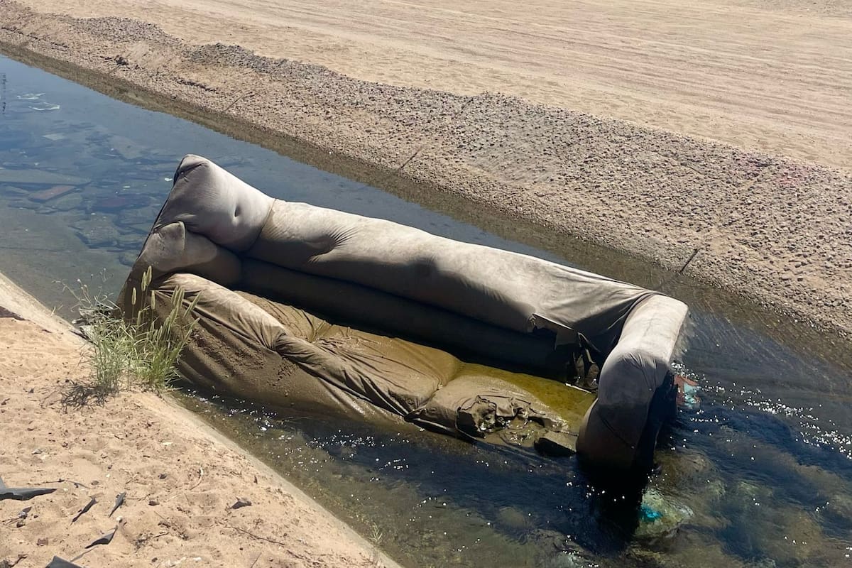 Alcalde lamenta tiraderos clandestinos en el desierto; señala a yonkes