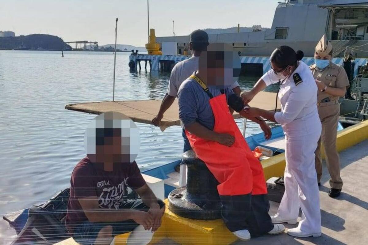 Rescatan Semar a tres pescadores al Sur de Guaymas