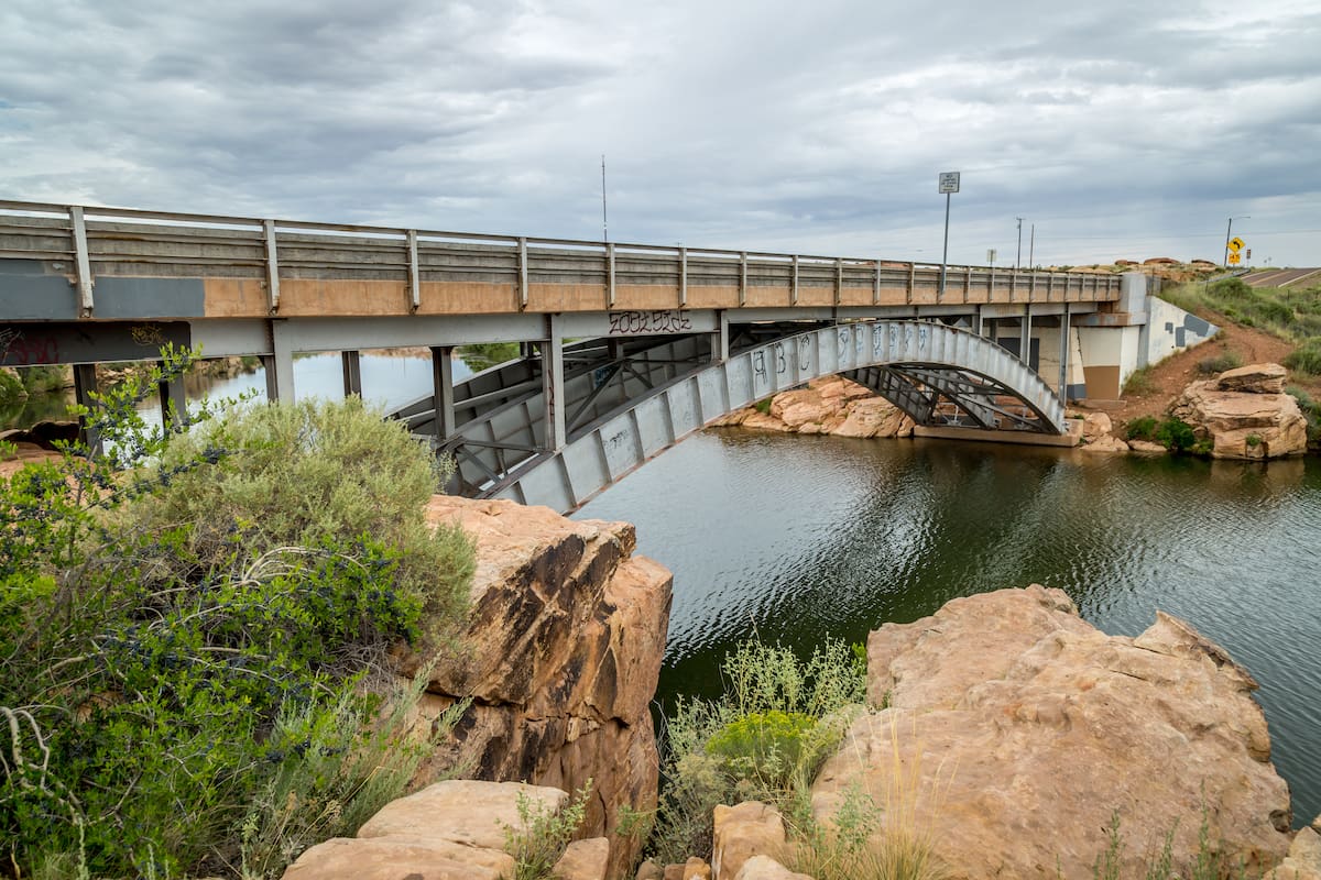 Aventuras al aire libre en Parque McHood y Clear Creek: natación, pesca y senderismo en el norte de Arizona
