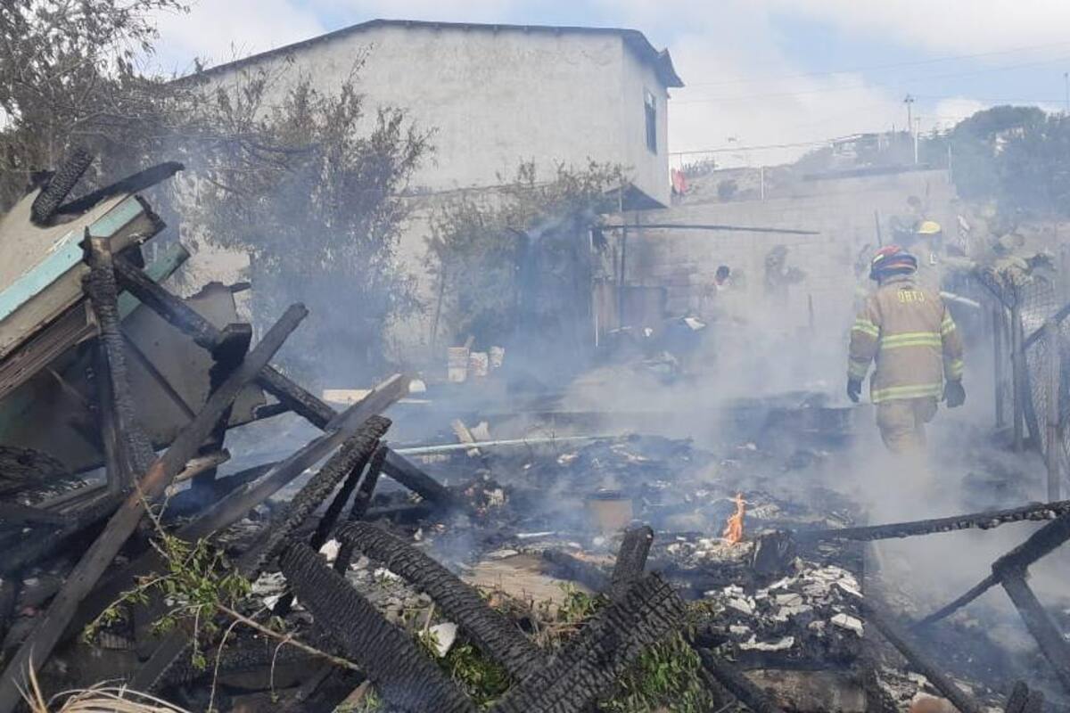 Incendio en la colonia Lomas del Mar