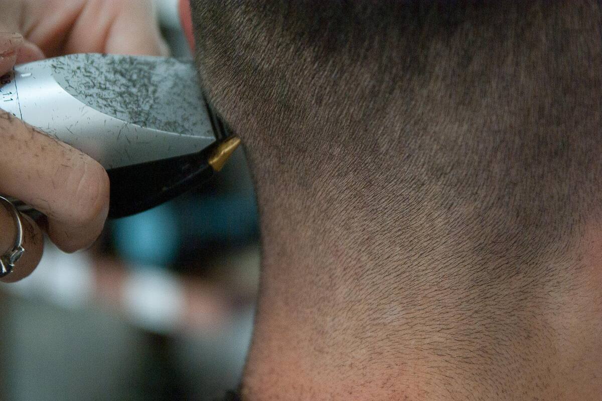 Estudiante gana amparo contra casquete corto; director no lo dejaba entrar a la secundaria
