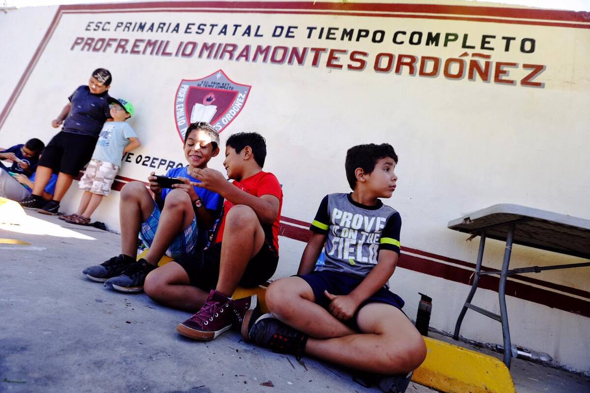 Protestan padres en escuela primaria "Emilio Miramontes"