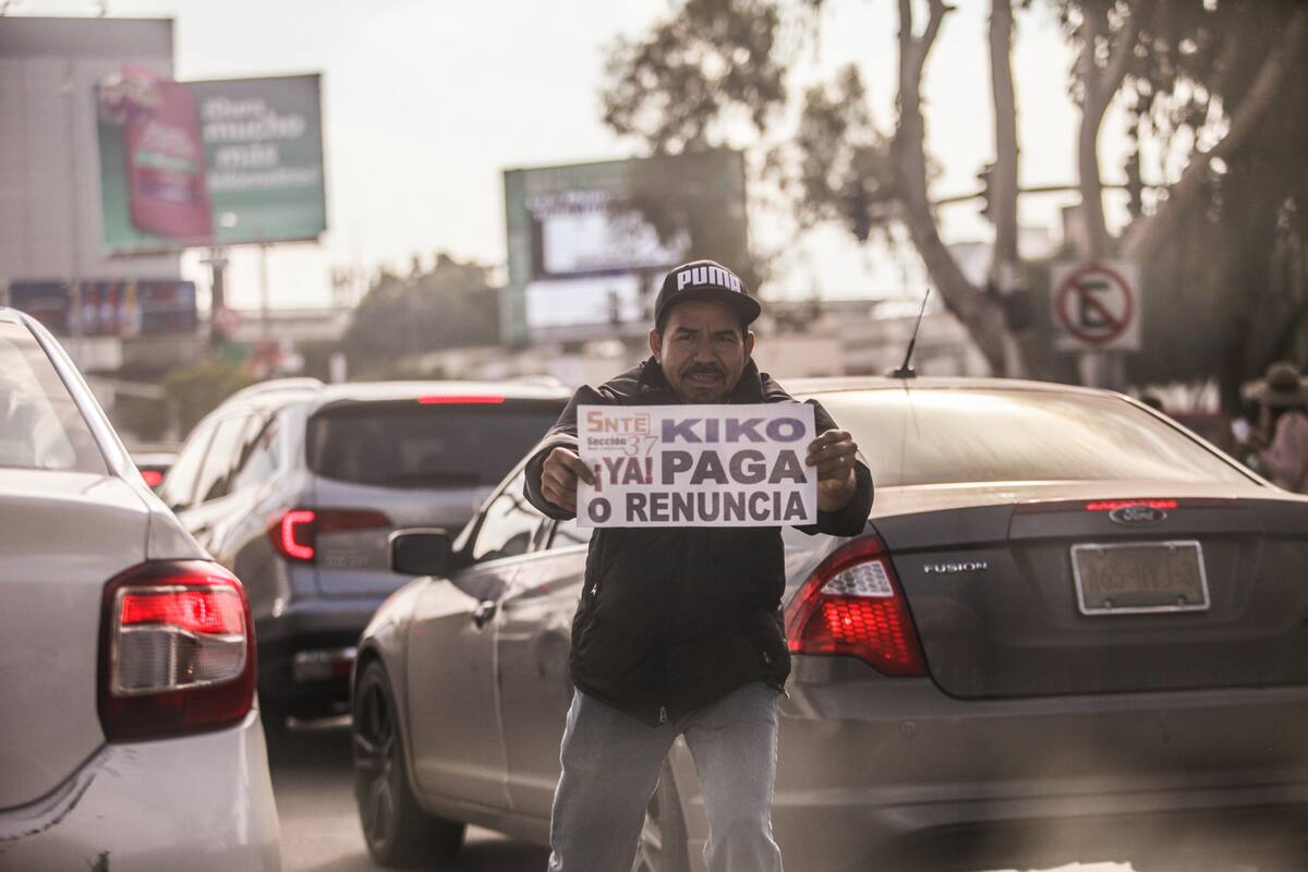 Mantienen paro a seis días de inicio de clases
