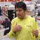 Juan,el participante mexicano que está encerrado en un supermercado como parte de un desafío de MrBeast, recibe serenata como apoyo del público (VIDEO)