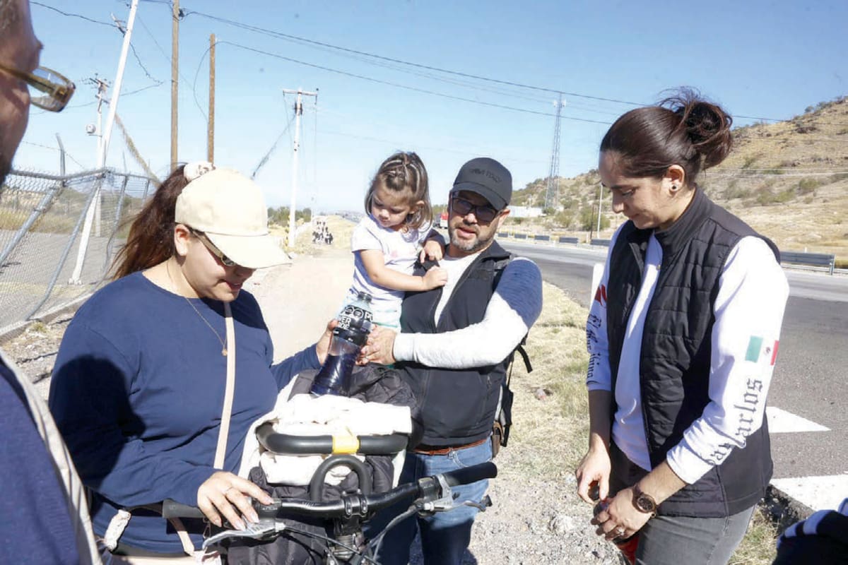 “Amar a la Virgen es amar a Jesucristo”: Esteban se suma a peregrinación rumbo al Cerro de la Virgen de Guadalupe en Hermosillo