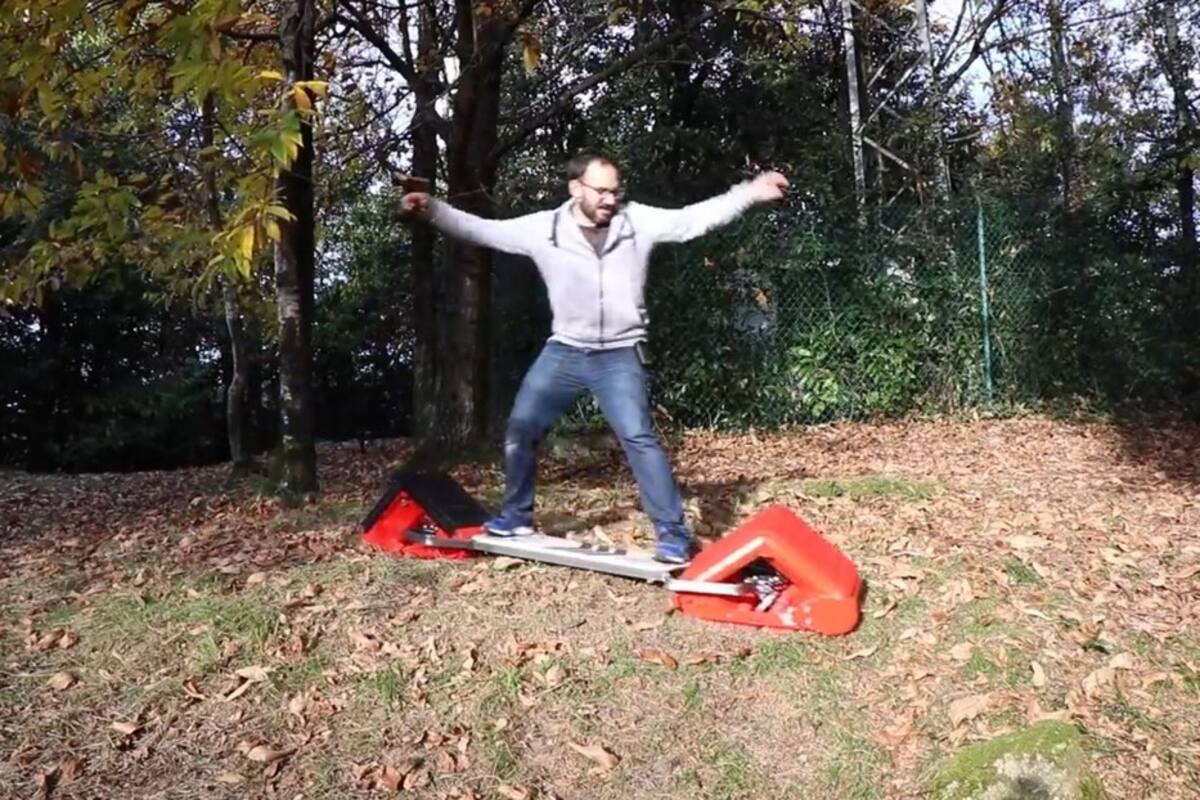 Crean una patineta eléctrica todoterreno