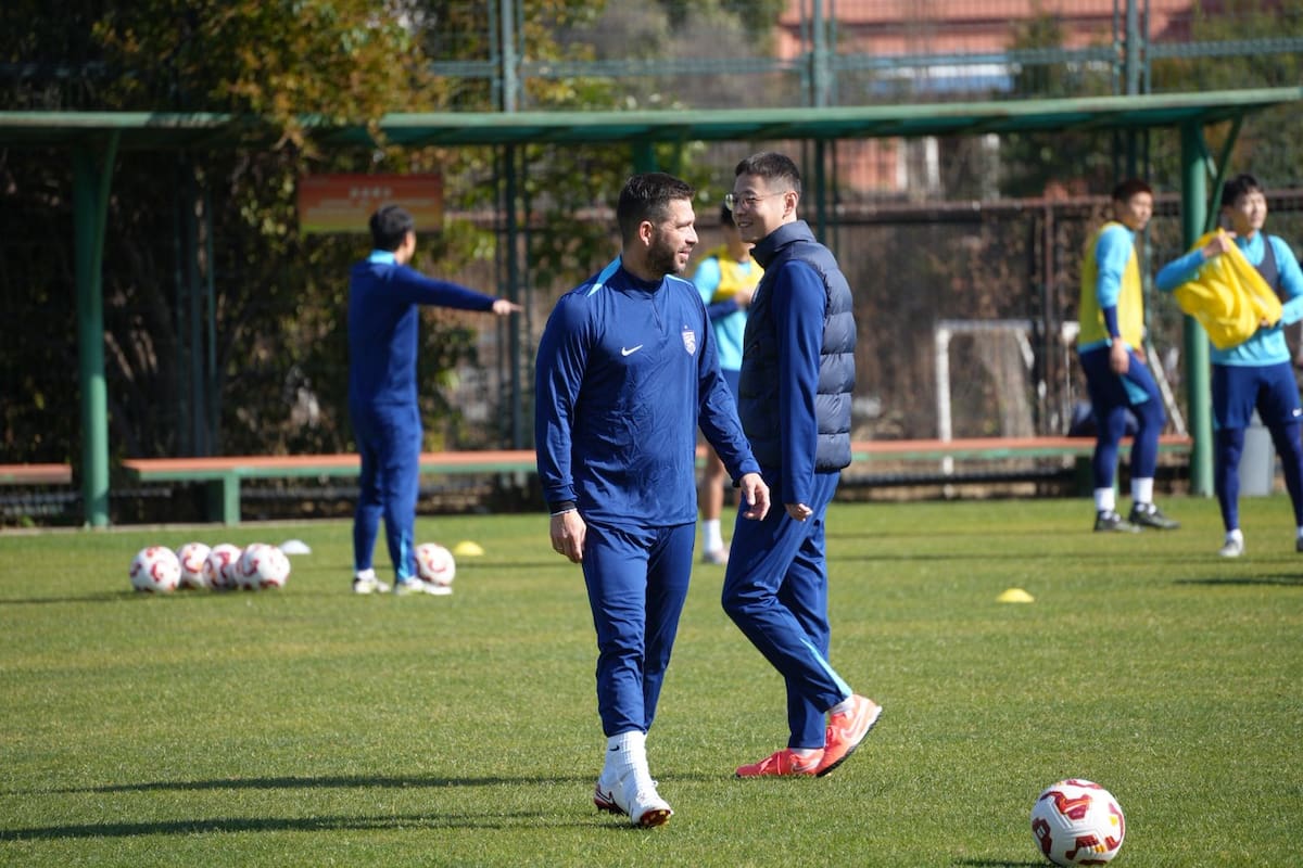 El director técnico tijuanense entrenará al equipo de la ciudad donde inició el Covid en China. Foto: Cortesía