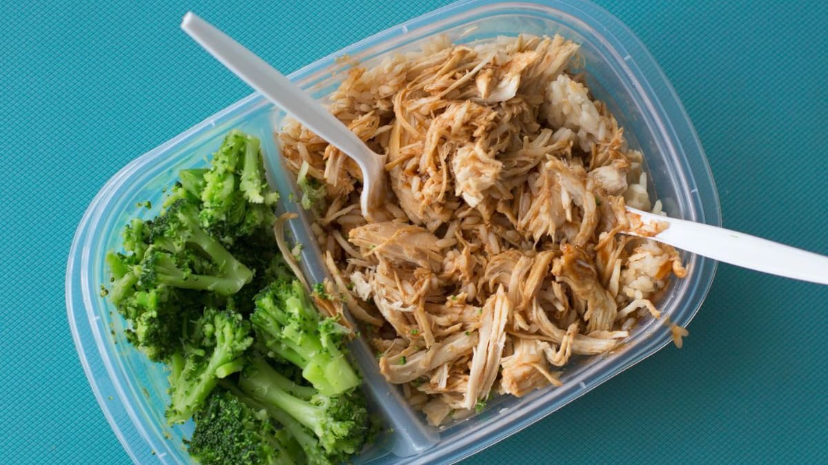 La tendencia de reemplazar plásticos por vidrio en la cocina gana fuerza por razones ambientales y de salud; Expertos advierten que su uso puede liberar sustancias nocivas