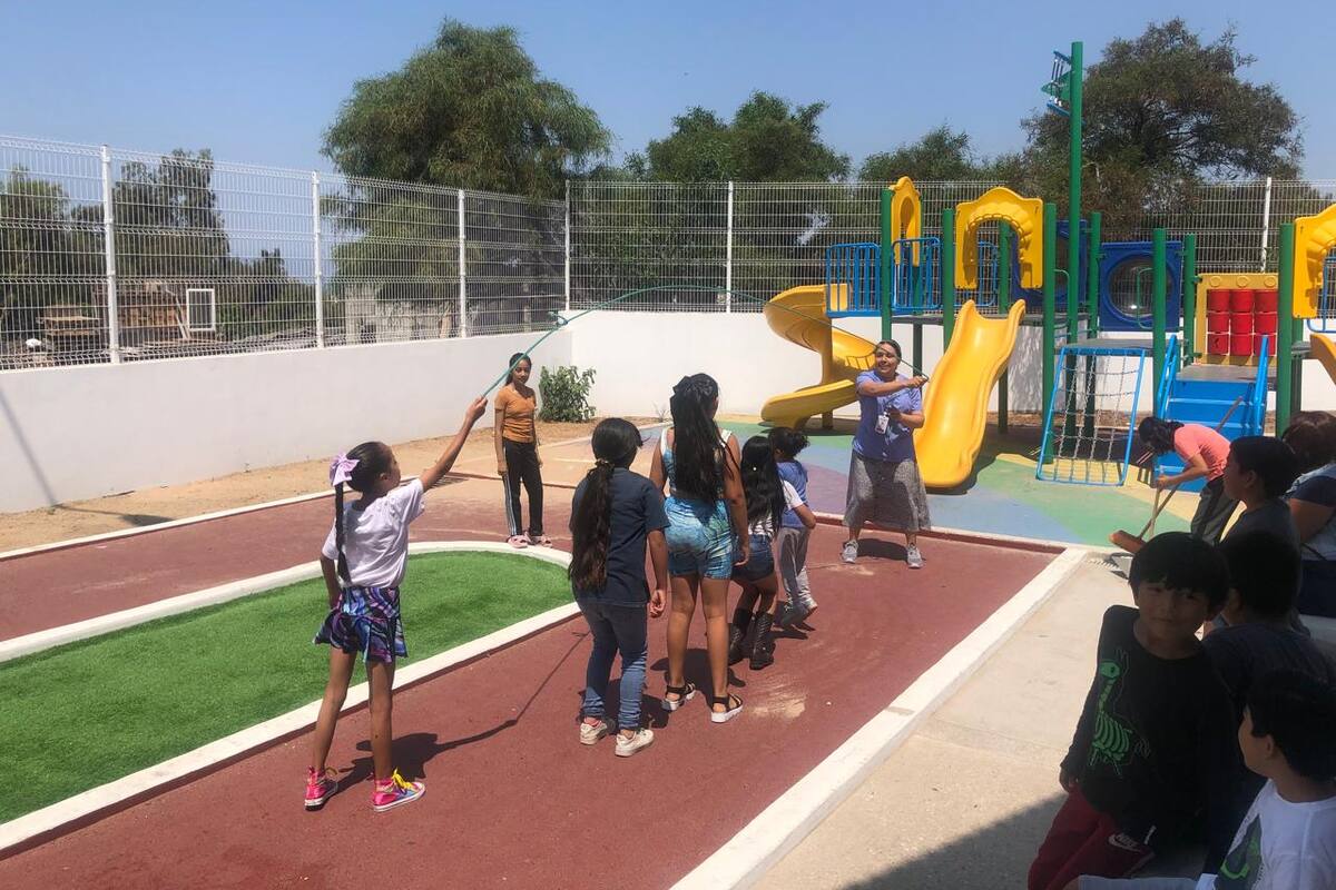 Juegan y aprenden en Centro Comunitario de Rosarito durante el verano