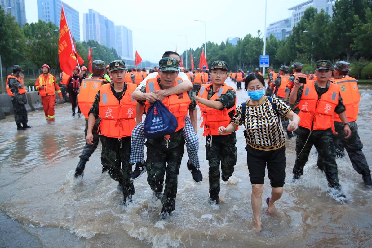 Al menos 300 muertos y 50 desaparecidos por inundaciones en China
