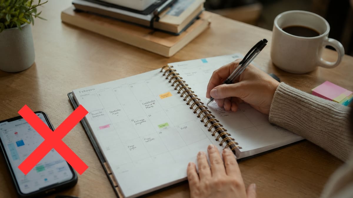Las personas que usan agendas o calendarios físicos no es que tengan hábitos anticuados, sino que desarrollan menos ansiedad, mayor claridad mental y mejor control de sus pendientes diarios, según la psicología