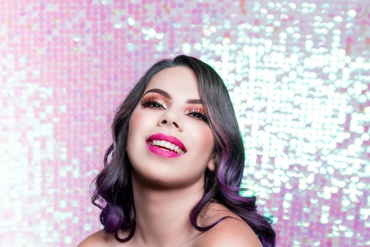Lanza "pedrada" Lizbeth Rodríguez a Badabun por no pagarle