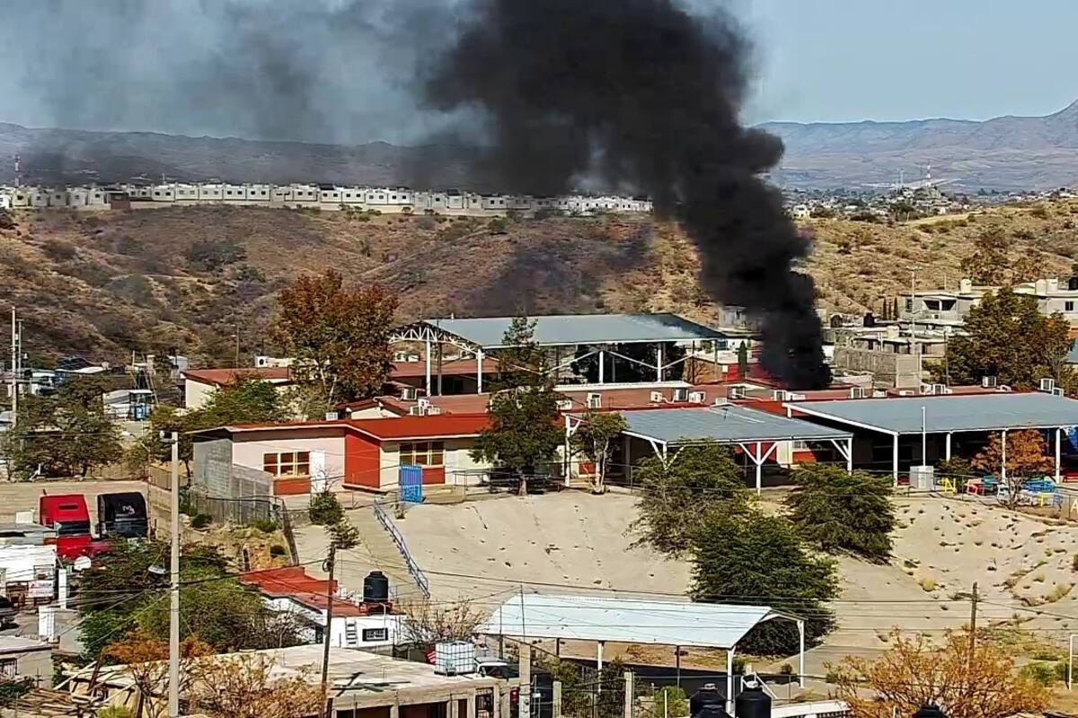 Evacuan a más de 50 personas por incendio en primaria de Nogales