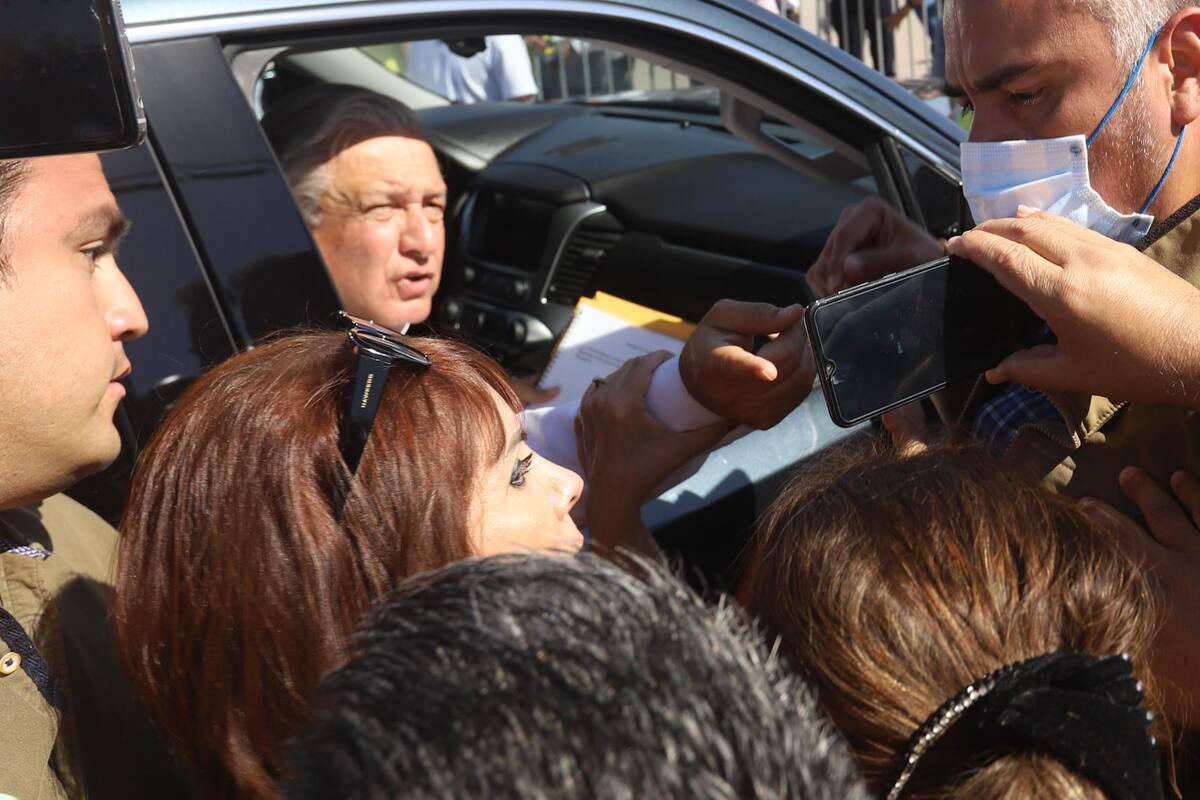 Manifestantes exigen justicia a AMLO a las afueras de GN