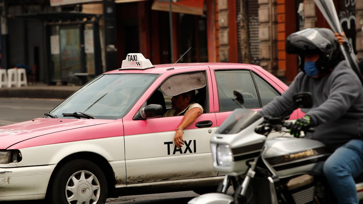 Número de taxis en la CDMX cae de 150 mil a 60 mil unidades y autoridades lanzan programa de renovación, regulación y apoyos económicos para competir con plataformas