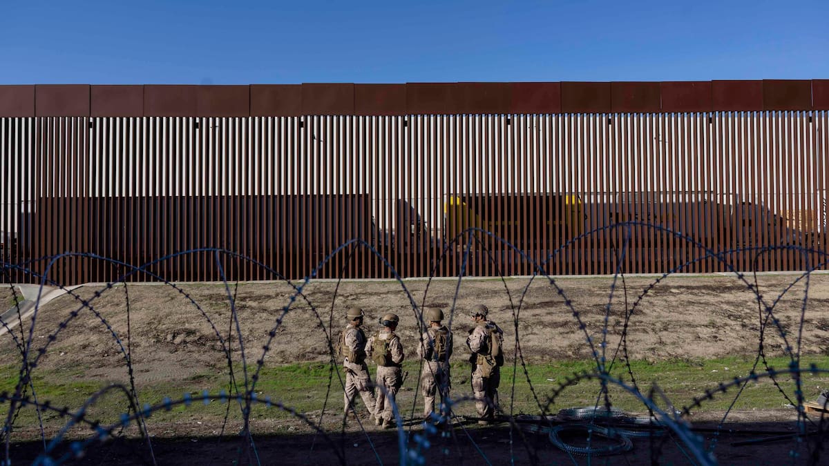 El gobierno de EEUU advirtió que migrantes que reingresen ilegalmente tras ser deportados enfrentarán sanciones de hasta 20 años de prisión