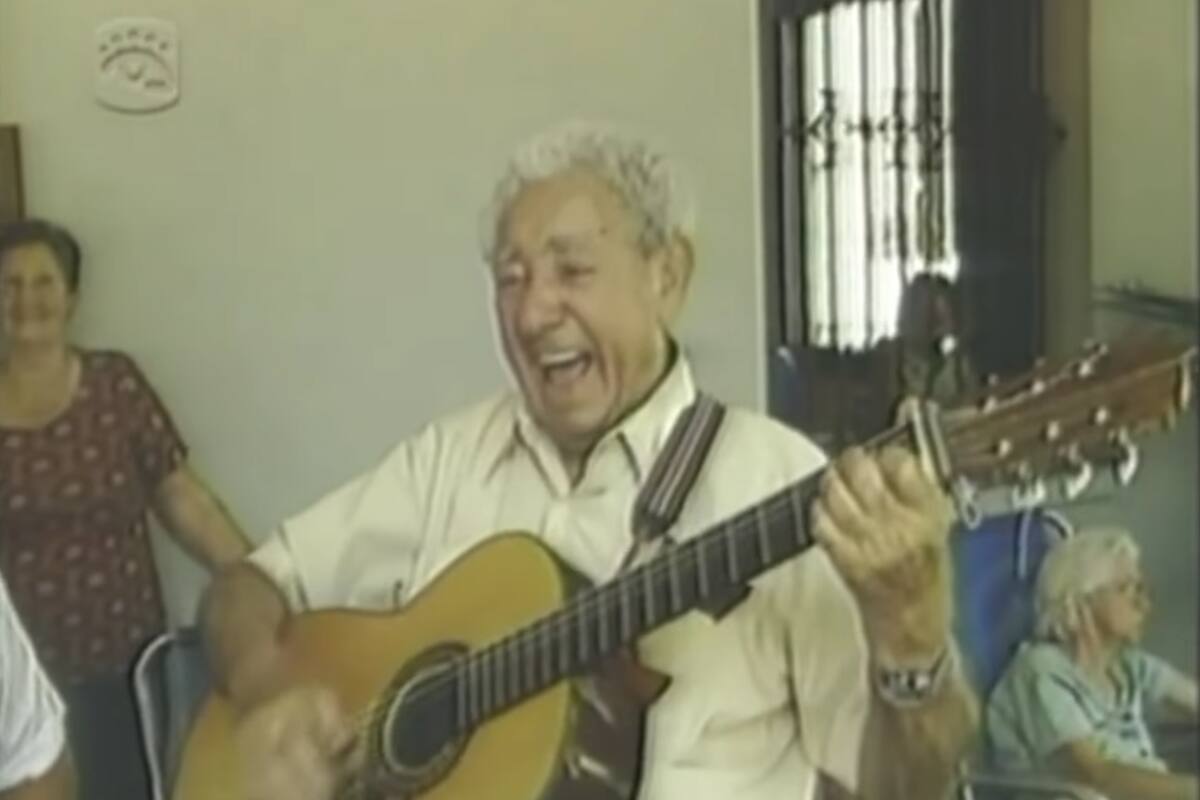 VIDEO: La canción de Carlos Puebla que le recuerda a AMLO la queja de Adrián de la Garza ante la OEA