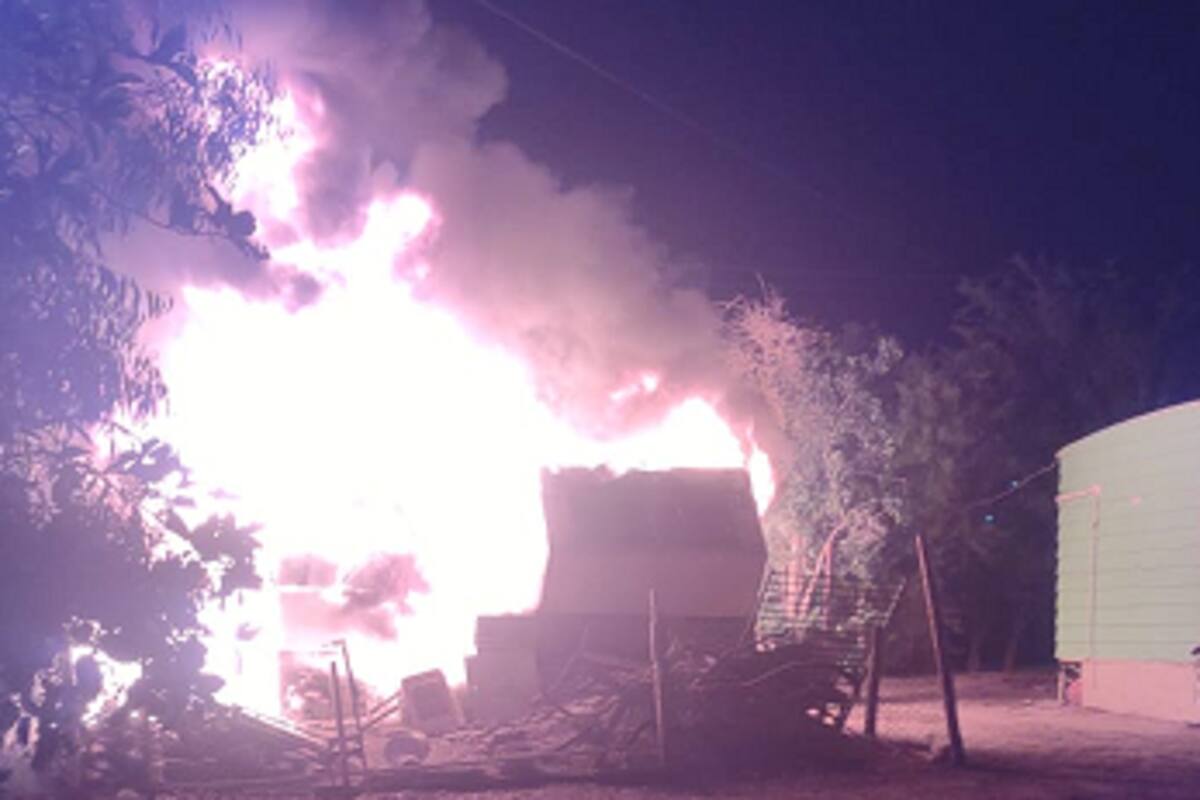 Incendio acaba con casa móvil