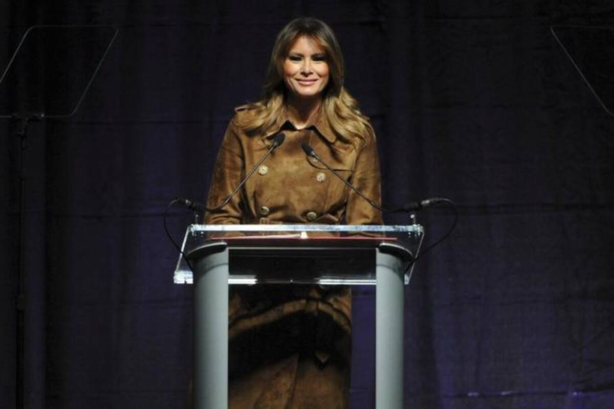 Melania Trump defiende derechos de jóvenes que la abuchearon en Baltimore